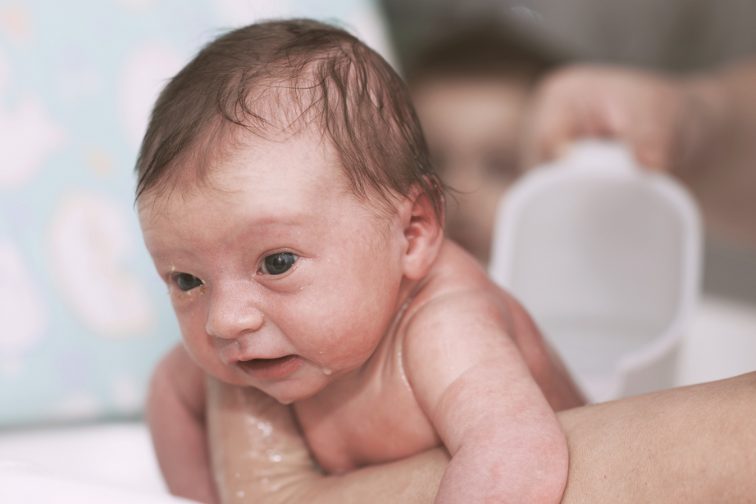 newborn bathing